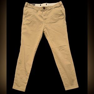 Beige Hollister Super Skinny Chino pants 32x30.
